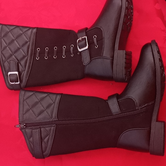 Little girl boot never worn - Picture 1 of 3